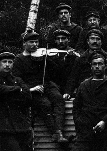 Volkstümliche Geigenmusik in Remiremont, 1915