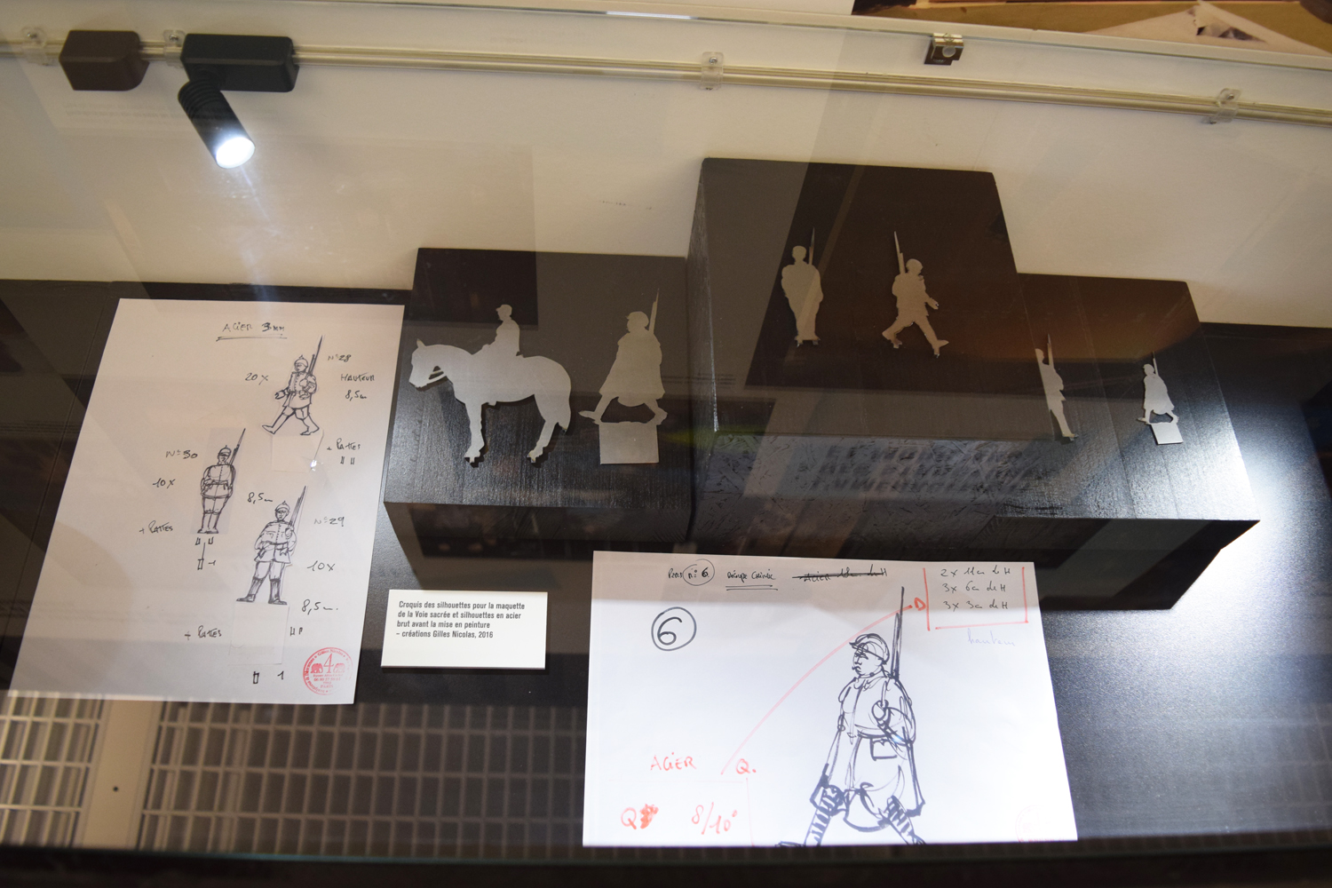 Sketches and silhouettes for a mock-up. Photo : Mémorial de Verdun.