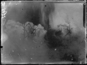 Explosion d’une mine française à Beuvraignes, le 27 décembre 1916 par E. Brissy, (Somme) © Edouard BRISSY/Défense/SPA