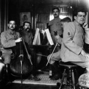 Le Quatuor du 129e, Maurice Maréchal, Lucien Durosoir, Henri Lemoine, André Caplet, Henri Magne, décembre 1916 © Mémorial de Verdun