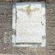 Plaque « au pigeon de Verdun » sur la façade du fort. © Droits réservés