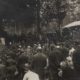 Messe en plein air dans le bois de Manheulles. Photographie, mai 1915. © La Contemporaine (Val. 204/052).