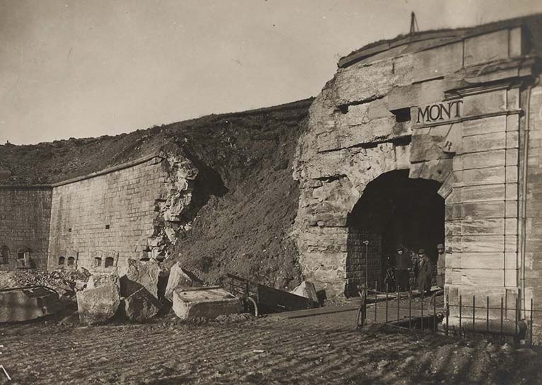 Le fort de Douaumont, janvier 1916 © La Contemporaine BDIC_VAL_195_112