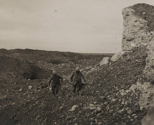 Fort de Vaux. Un coin du Fort bombardé. Coureurs apportant des plis au Fort. 22.11.16. © coll.La contemporaine_198_080