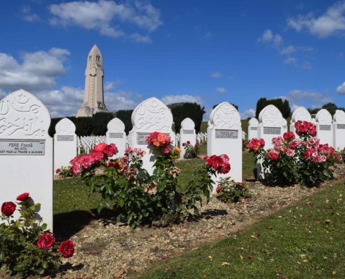 Sépultures du carré musulman à la nécropole nationale de Fleury-devant-Douaumont. © Mémorial de Verdun