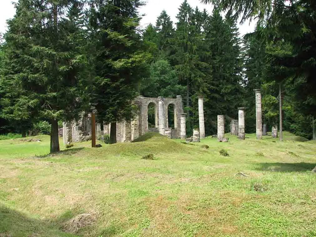 ornes_ruines_de_l_ancienne_eglisebdef.jpg