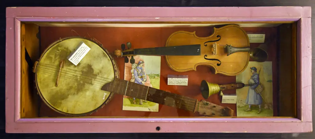 expo_instruments_tranchees_nuit_des_musees2017_coll_part_photo_jm_mangeot_3_1030x455.jpg