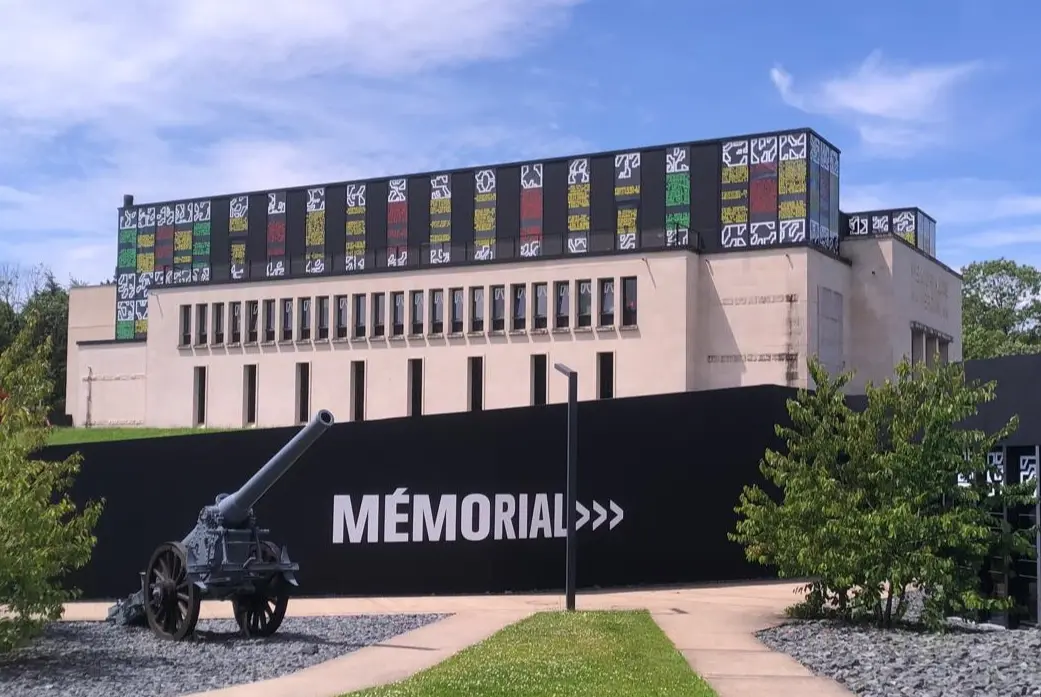 Création artistique Puisse la lumière - Lek & Sowat – Mémorial de Verdun