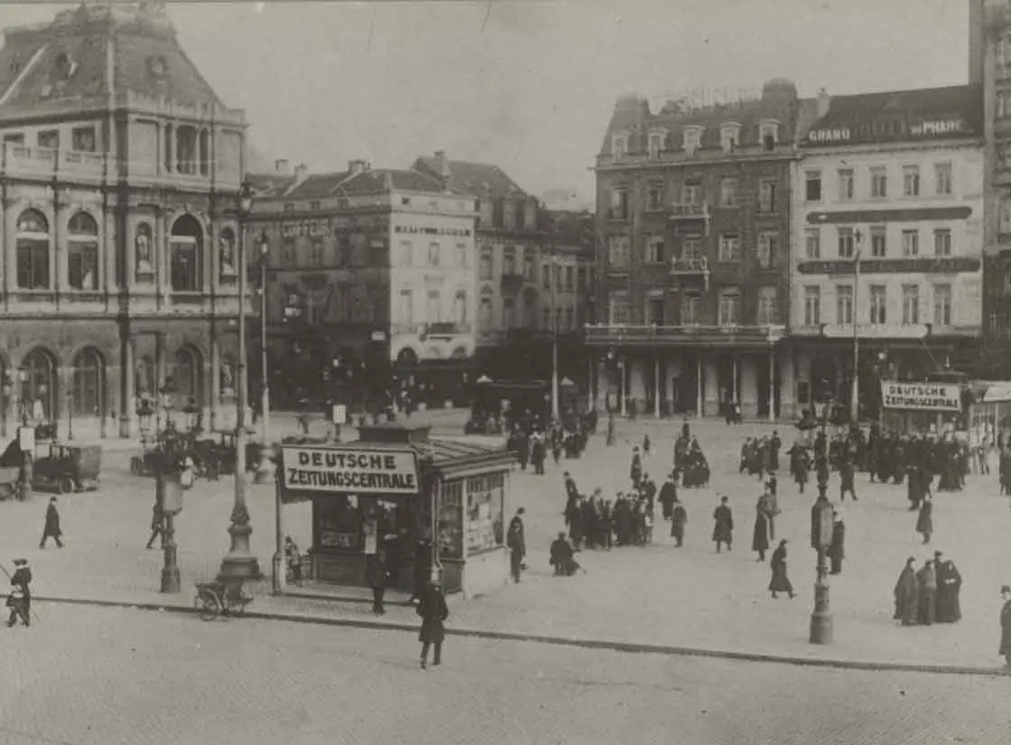Pendant l'occupation allemande. Kiosque de journeaux allemands à Bruxelles, 1915. © La Contemporaine - VAL 475/026