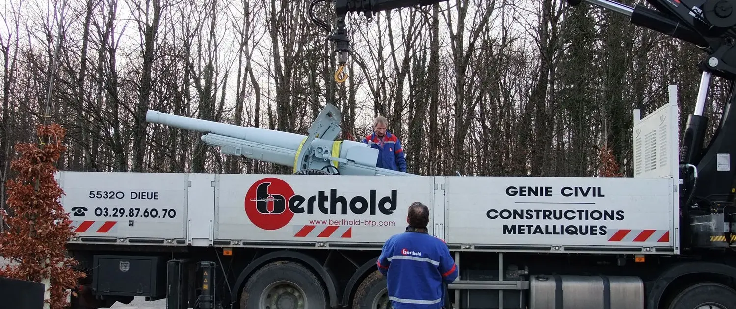 Octobre 2015. Retour des canons au Mémorial.