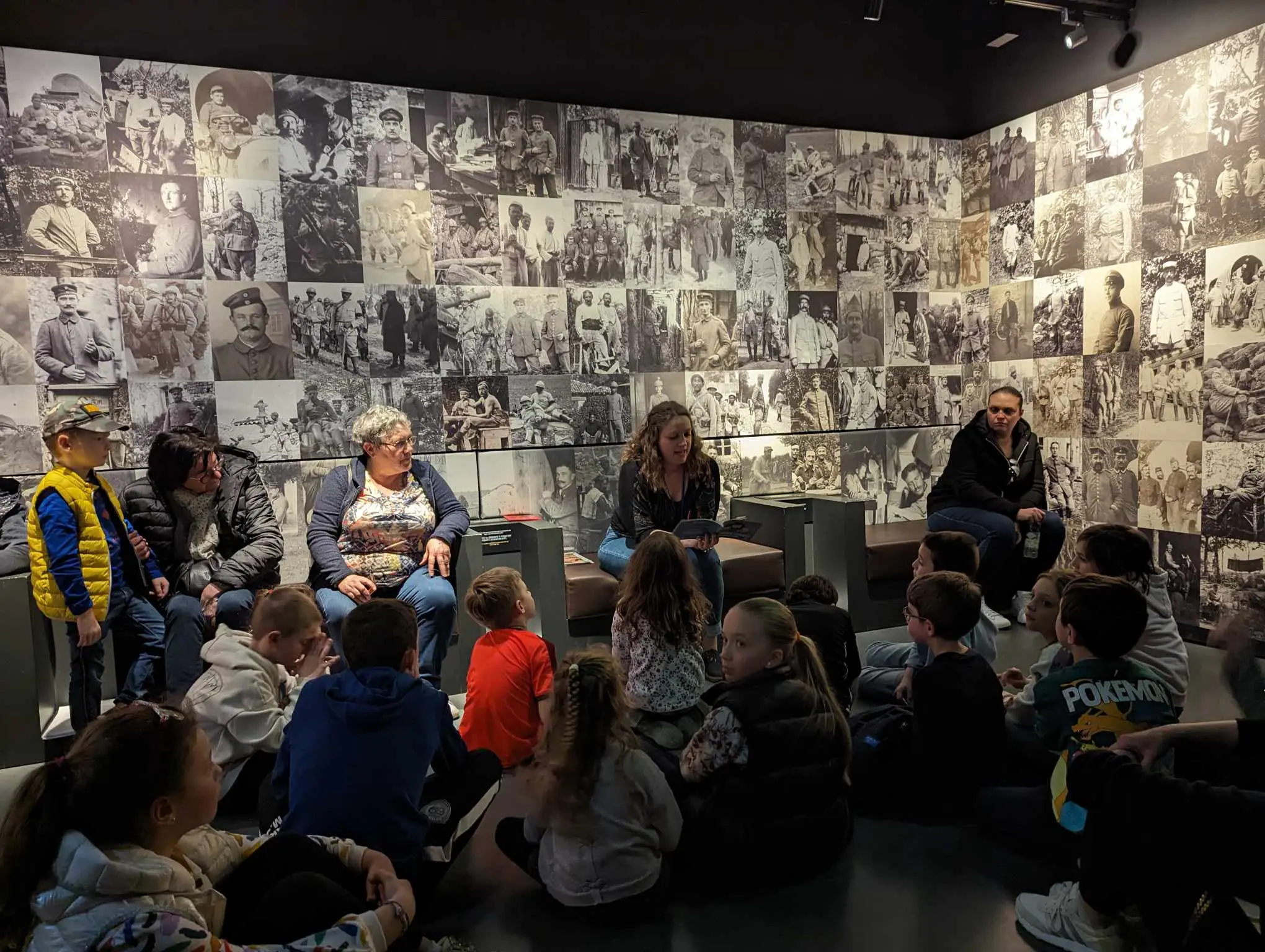 2._lecture_jeune_public_c_memorial_de_verdun.jpg