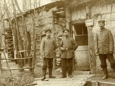 Dépôt de provisions dans un camp de repos allemand. Arrière-front de Verdun, 1916. Collection et © Mémorial de Verdun