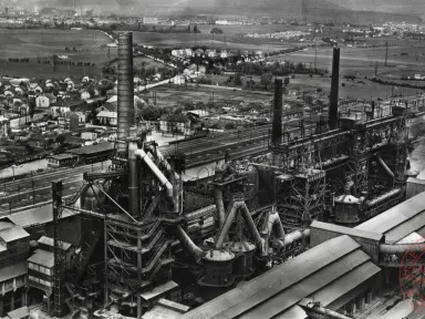 Vue aérienne des Hauts-fourneaux d'Uckange. 1959 © Archives municipales de Thionville