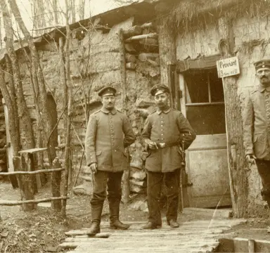 Dépôt de provisions dans un camp de repos allemand. Arrière-front de Verdun, 1916. Collection et © Mémorial de Verdun