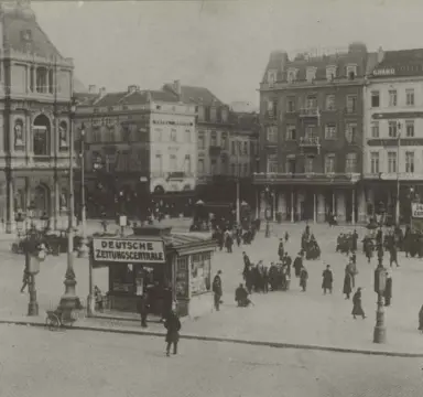 Pendant l'occupation allemande. Kiosque de journeaux allemands à Bruxelles, 1915. © La Contemporaine - VAL 475/026