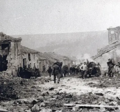 Ruines du village de Beaumont. Photographie allemande du 27 février 1916. Collection et © Mémorial de Verdun – Champ de bataille.
