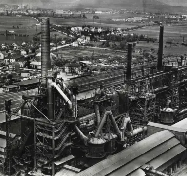 Vue aérienne des Hauts-fourneaux d'Uckange. 1959 © Archives municipales de Thionville