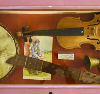 expo_instruments_tranchees_nuit_des_musees2017_coll_part_photo_jm_mangeot_3_845x321.jpg