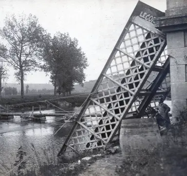 pont_detruit_sur_la_meuse.jpg