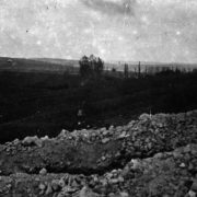 Vue panoramique sur le Mort-Homme les Caurettes Chattancourt, juin 1916. Collection BDIC