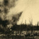 Les combats du Bois des Caures (février 1916.) Un obus de 210 arrive de plein-fouet sur le poste de commandement du lieutenant-colonel Driant. Collection Mémorial de Verdun