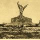 Le monument du Squelette (69e DI) sur le Mort-Homme, 1922. © Mémorial de Verdun