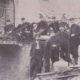 Soldats de la garnison du fort de Liouville posant devant l’entrée du fort après les pilonnages de l’automne 1914. Photographie, 1914. © Association pour la Sauvegarde du Fort de Liouville