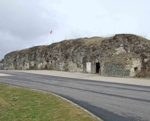 Façade de la caserne du fort de Vaux. © Droits réservés