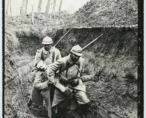 Blessé secouru aux Éparges sur le champ de bataille, 1915. ©Mémorial de Verdun