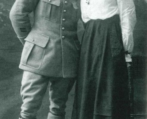 Photo de mariage en 1916. Issue de l’ouvrage Carnets de route d’un artilleur 1914-1919, de Jean-Ernest Tucoo-Chala, 1996